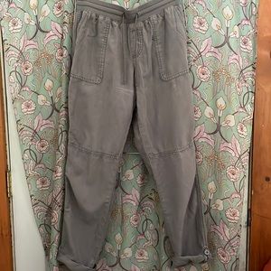 Maurices gray capris cargo pants